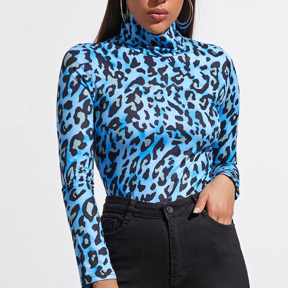 Top blouse large Form Fitted Leopard new